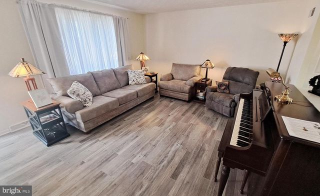451 CLOVER LN, Hanover, PA 17331
