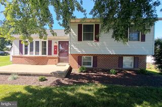 451 CLOVER LN, Hanover, PA 17331