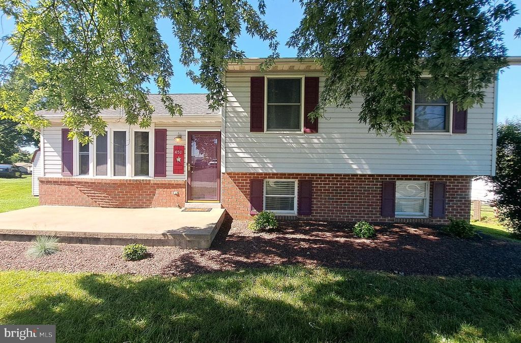 451 CLOVER LN, Hanover, PA 17331