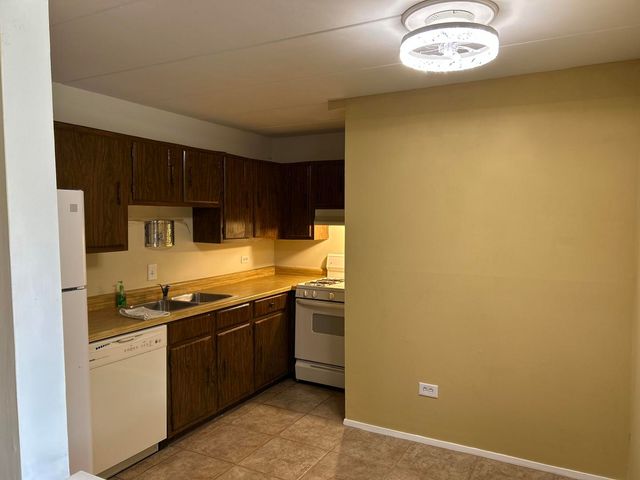 5321 Waterbury Drive 502, Crestwood, IL 60418
