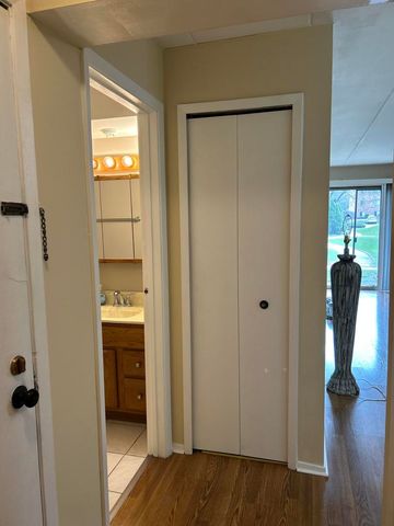5321 Waterbury Drive 502, Crestwood, IL 60418