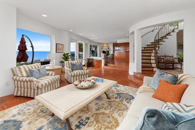 5716 Dolphin Pl, La Jolla, CA 92037