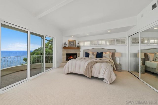 5716 Dolphin Pl, La Jolla, CA 92037