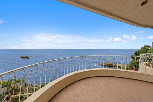 5716 Dolphin Pl, La Jolla, CA 92037