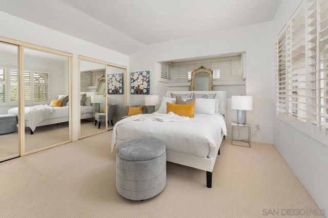 5716 Dolphin Pl, La Jolla, CA 92037