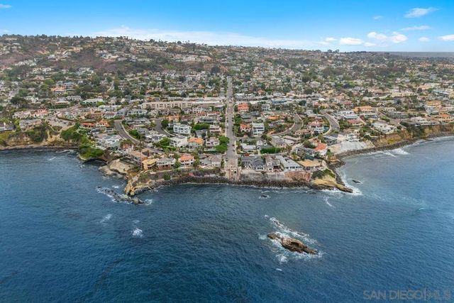 5716 Dolphin Pl, La Jolla, CA 92037