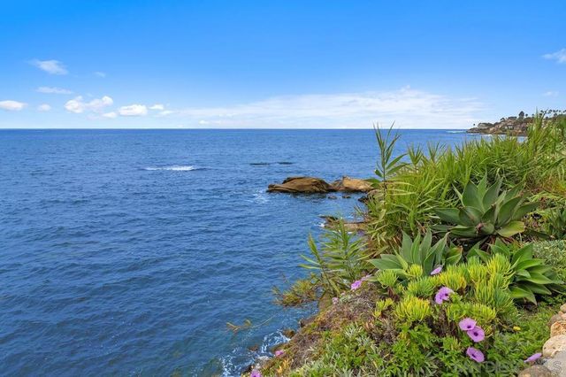 5716 Dolphin Pl, La Jolla, CA 92037