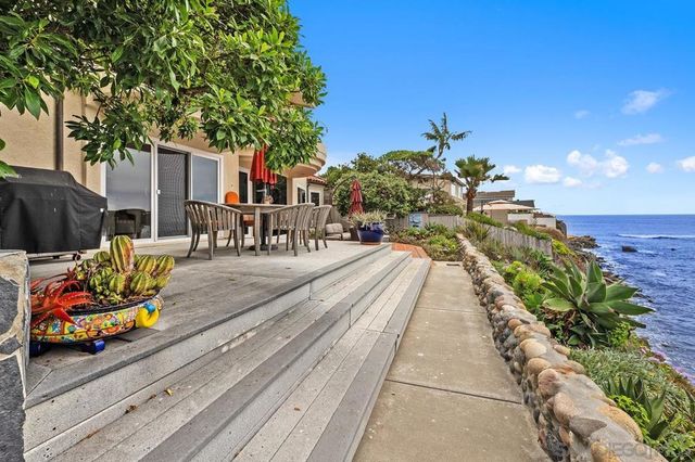 5716 Dolphin Pl, La Jolla, CA 92037