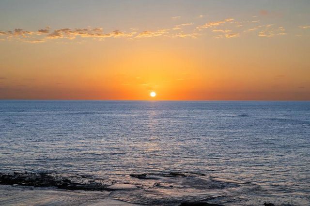 5716 Dolphin Pl, La Jolla, CA 92037