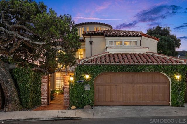 5716 Dolphin Pl, La Jolla, CA 92037