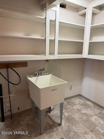 923 S Rose Pl, Yakima, WA 98902