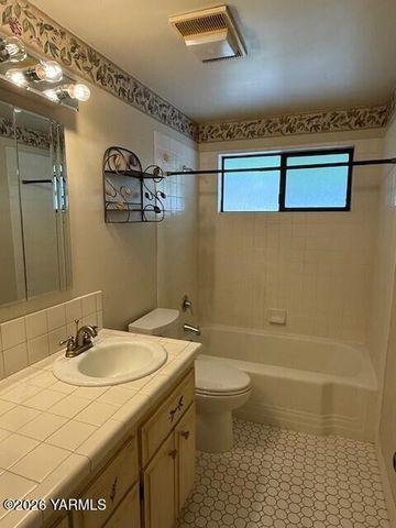 923 S Rose Pl, Yakima, WA 98902