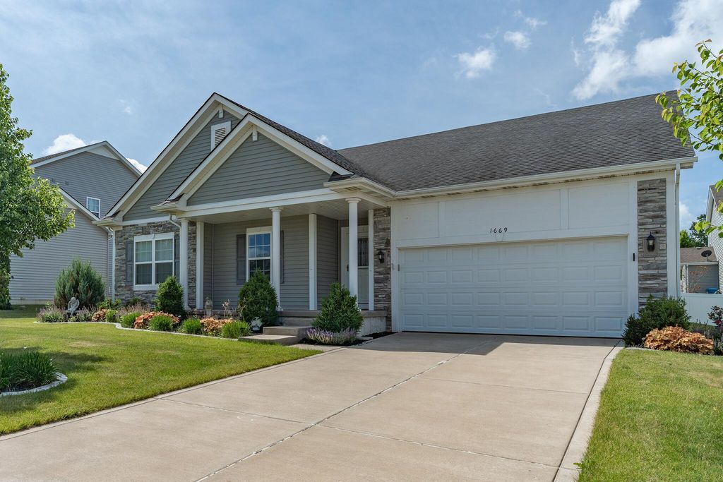 1669 Gossett Mill Avenue, Chesterton, IN 46304