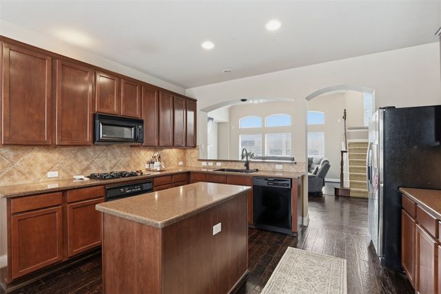 2451 Beachview Drive, Grand Prairie, TX 75054