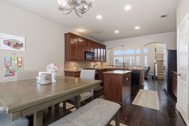 2451 Beachview Drive, Grand Prairie, TX 75054