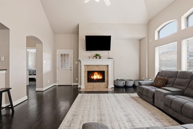 2451 Beachview Drive, Grand Prairie, TX 75054