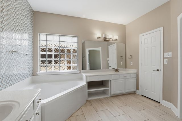 2451 Beachview Drive, Grand Prairie, TX 75054