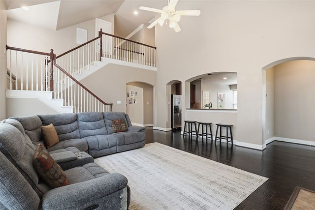 2451 Beachview Drive, Grand Prairie, TX 75054