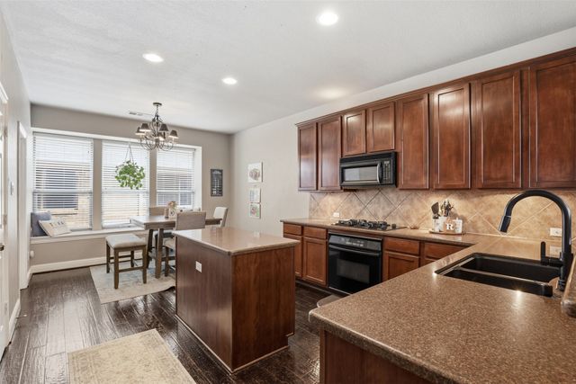 2451 Beachview Drive, Grand Prairie, TX 75054