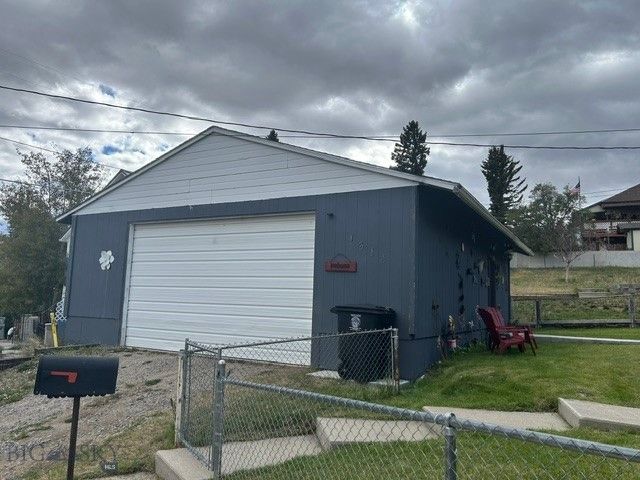 1611 6th, Walkerville, MT 59701