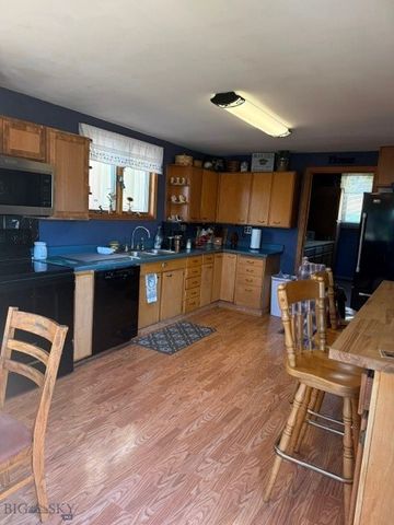 1611 6th, Walkerville, MT 59701