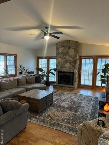 2970 Geneva Street, Dearborn, MI 48124