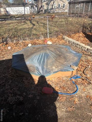 2970 Geneva Street, Dearborn, MI 48124