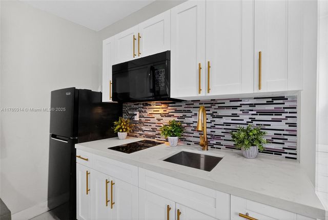 231 NW 44th St, Miami, FL 33127