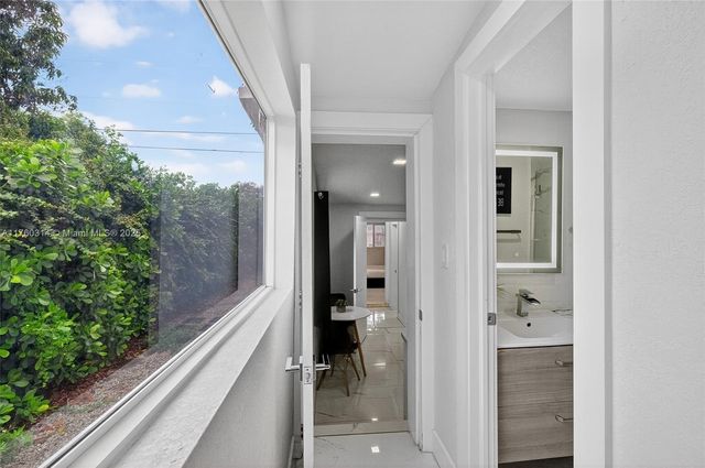 231 NW 44th St, Miami, FL 33127