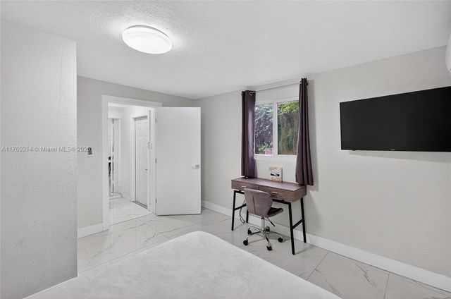 231 NW 44th St, Miami, FL 33127