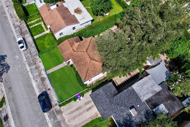 231 NW 44th St, Miami, FL 33127