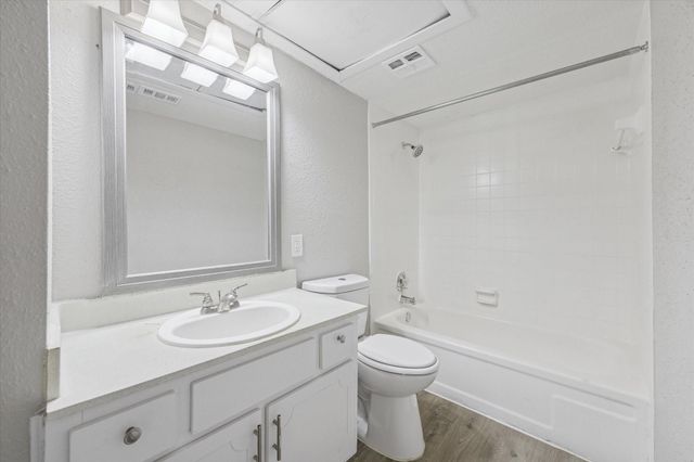 3800 Sherwood Lane 148, Houston, TX 77092