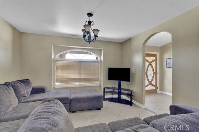 13597 Kiowa, Apple Valley, CA 92308