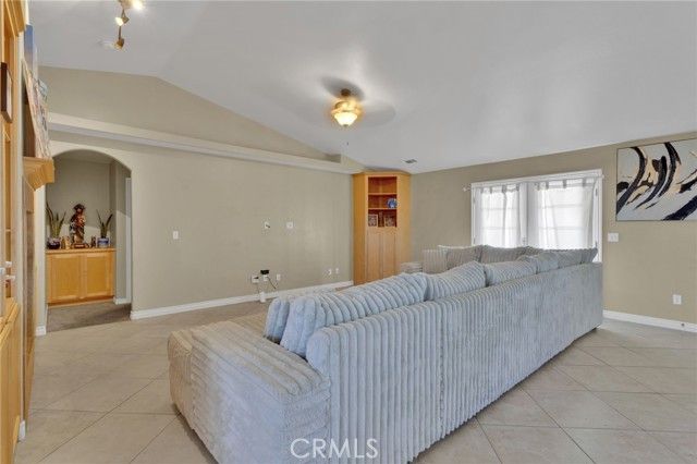 13597 Kiowa, Apple Valley, CA 92308