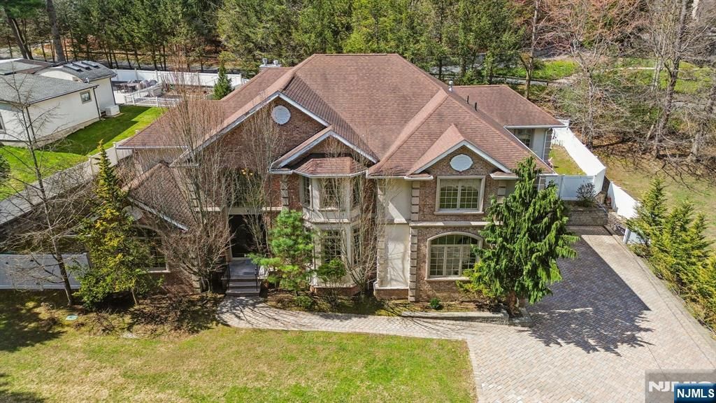 14 O Shaughnessy Lane, Closter, NJ 07624