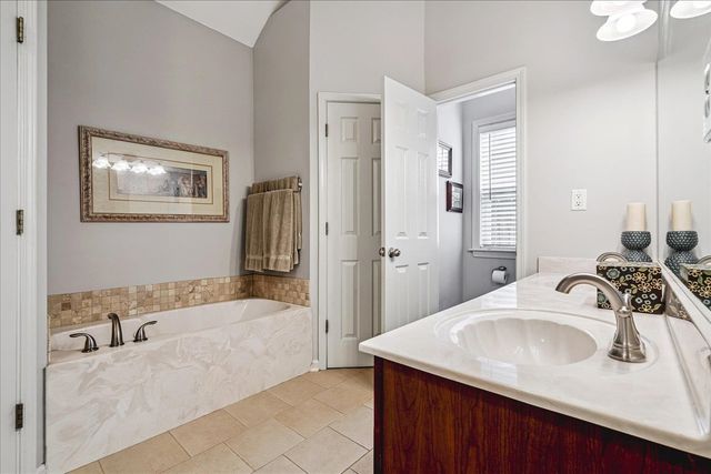 1209 MISTY ISLE DR, Memphis, TN 38103