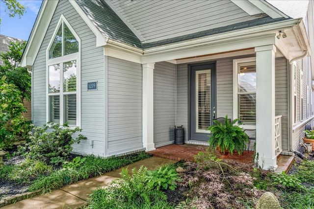 1209 MISTY ISLE DR, Memphis, TN 38103