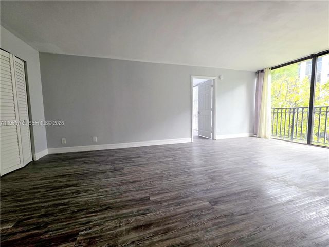 17021 N Bay Road 324, Sunny Isles Beach, FL 33160