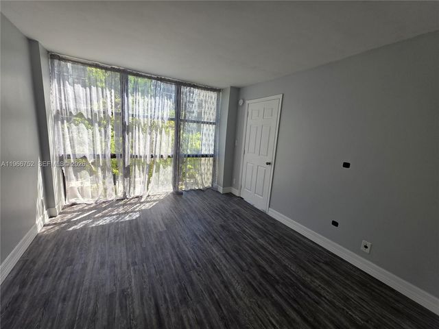 17021 N Bay Road 324, Sunny Isles Beach, FL 33160