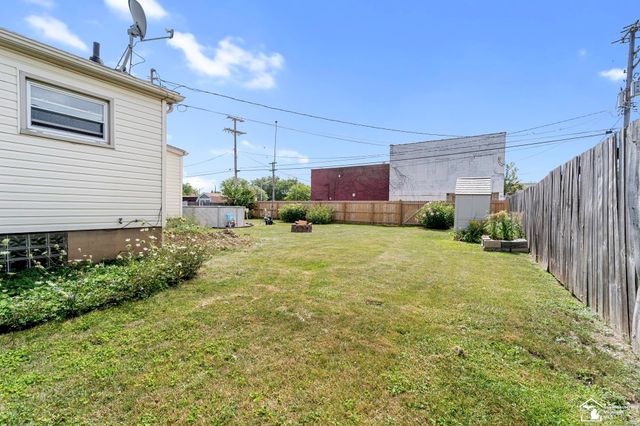1727 Sycamore Street, Wyandotte, MI 48192