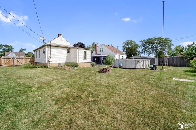 1727 Sycamore Street, Wyandotte, MI 48192