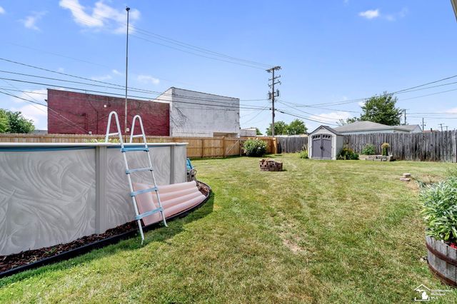1727 Sycamore Street, Wyandotte, MI 48192