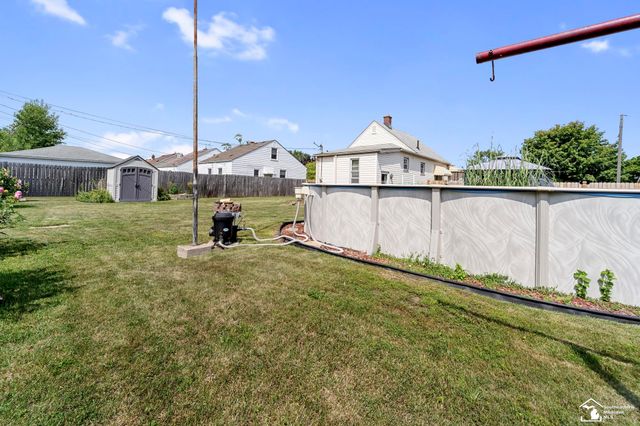 1727 Sycamore Street, Wyandotte, MI 48192