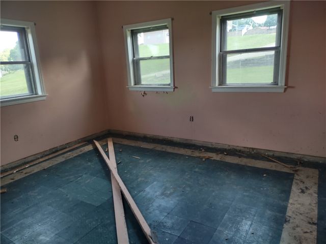 1035 Ohio Street, Jeannette, PA 15644