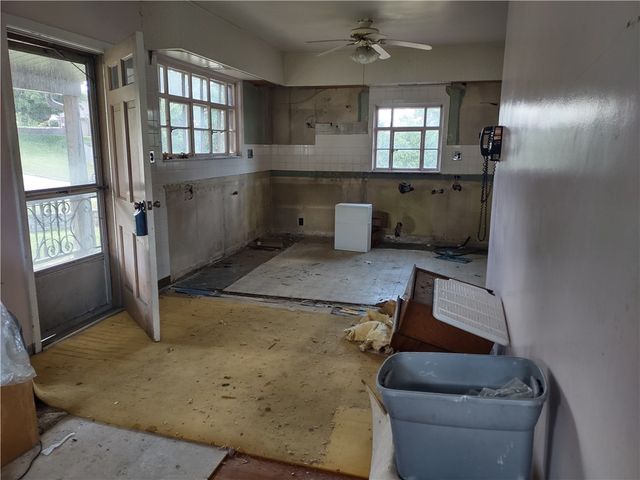 1035 Ohio Street, Jeannette, PA 15644