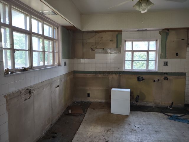 1035 Ohio Street, Jeannette, PA 15644