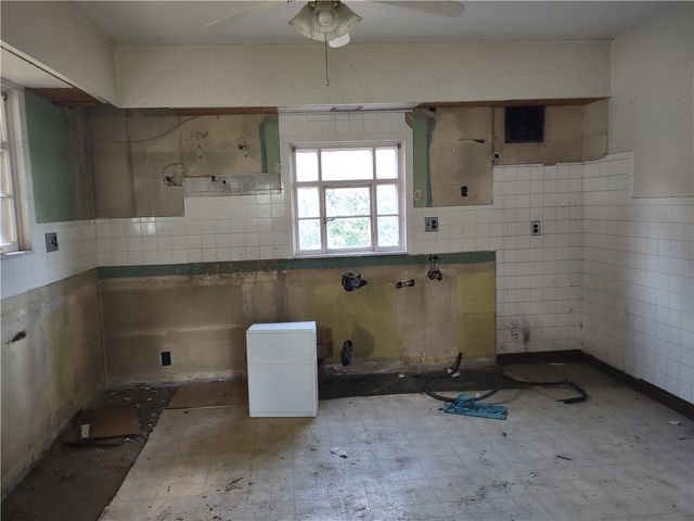 1035 Ohio Street, Jeannette, PA 15644