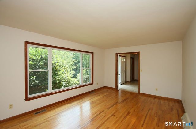 328 Saybrook Road, Orange, CT 06477
