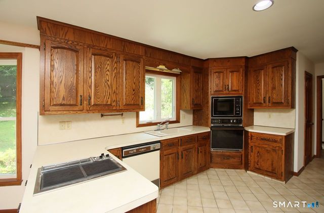 328 Saybrook Road, Orange, CT 06477