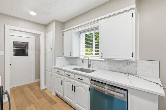 1909 Schumac Lane, Bedford, TX 76022